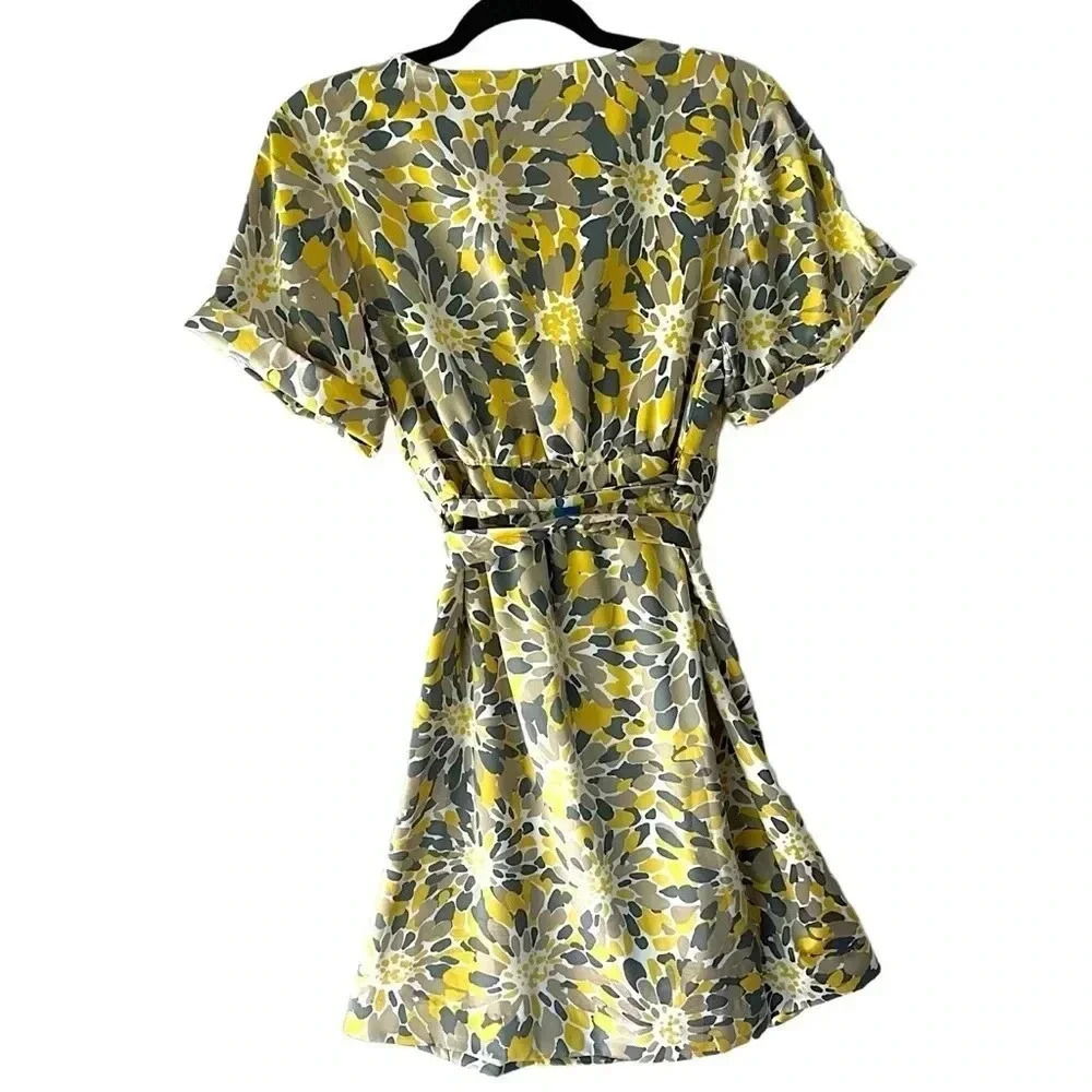 BANANA REPUBLIC | NWOT | SHORT SLEEVED FLORAL WRAP DRESS YELLOW GRAY | SIZE: 8 - Picture 7 of 9